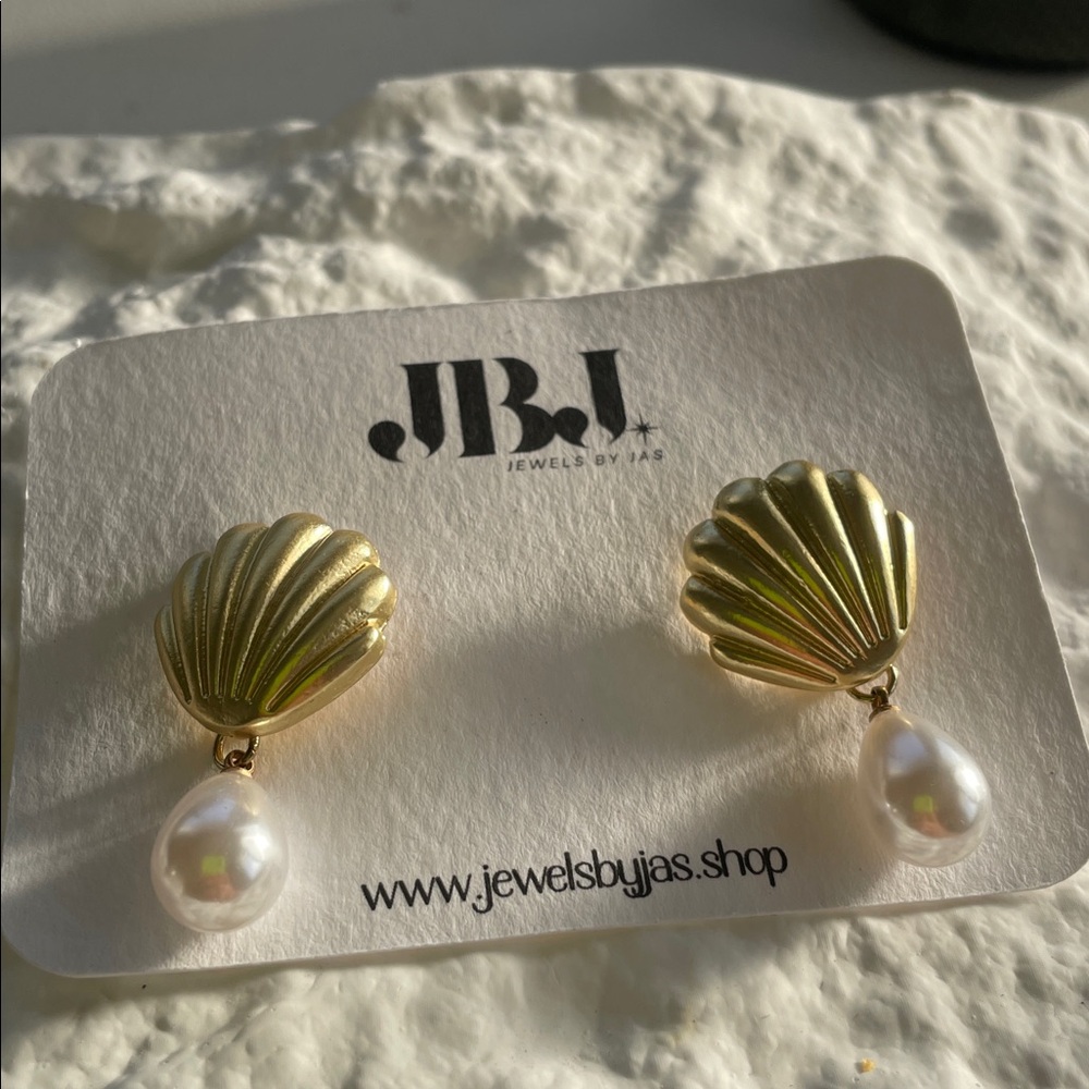 Pearl Crest Drops